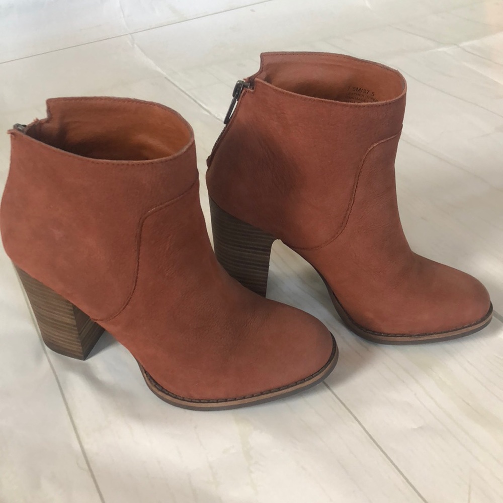 Lucky Brand Liesell Bootie- Russet - Picture 4 of 8